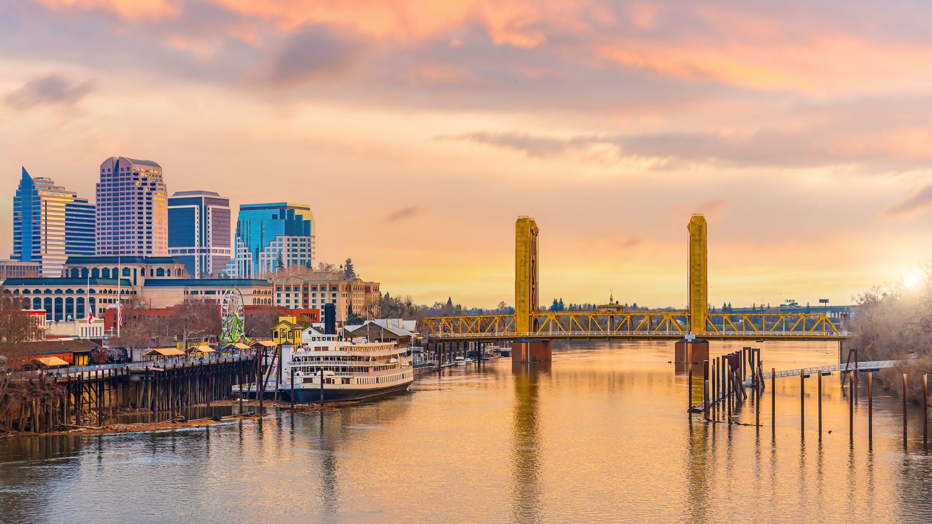Old town Sacramento city skyline with Tower Bridge, cityscape of California in USA